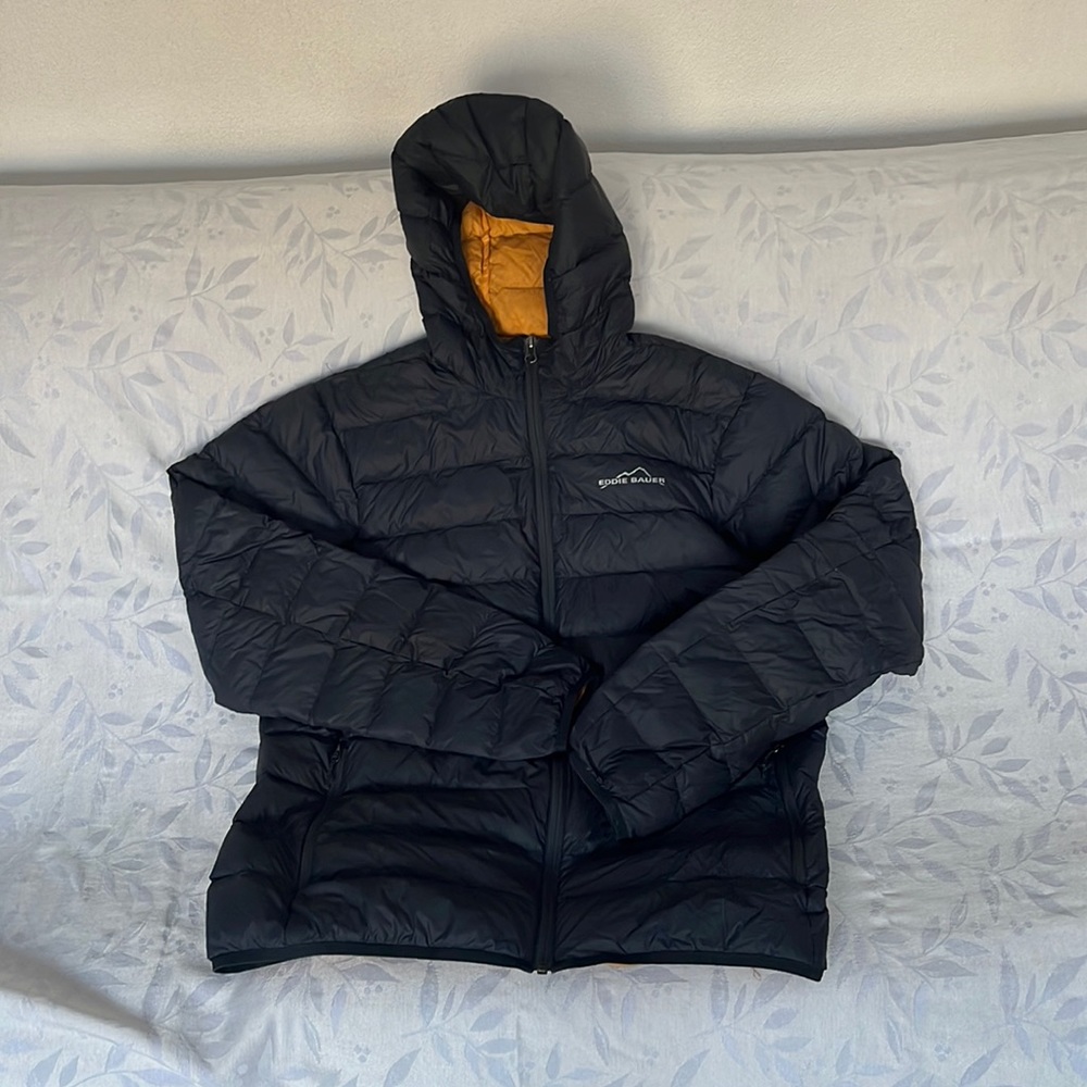 Eddie Bauer Cirrus lite hooded jacket Medium